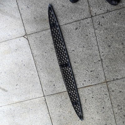 A Tampa Inferior para o THERMO KING T-600M, T-800M, T-1000M, T-680Pro, T-880Pro, T-1080Pro, Modelo 988025 GRADE-INFERIOR-TK PRETO, SP