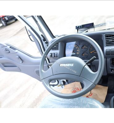 Chassi de caminhão da marca Isuzu 100p Japão com caixa refrigerada de 4,1 metros de comprimento com unidades de refrigeração THERMO KING RV380V 4X2 Mini 3tons 2 Ton Freezer Refrigerated Truck